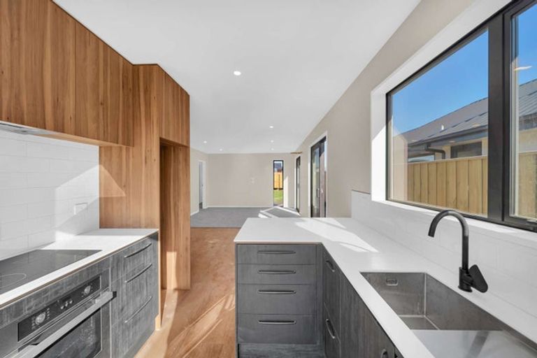 Photo of property in 21 Ellmers Street, Woodend, 7691