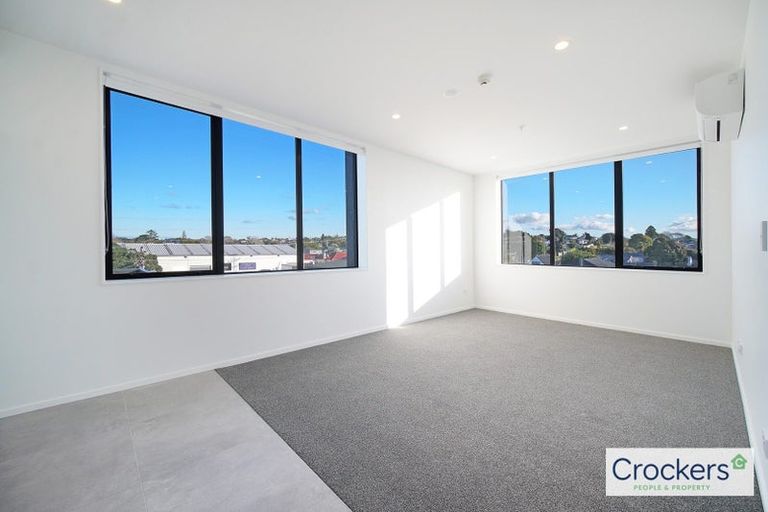 Photo of property in 150 Mcleod Road, Te Atatu South, Auckland, 0610