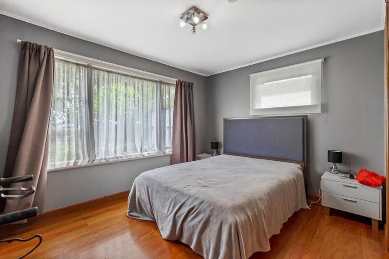 Photo of property in 69 Taikata Road, Te Atatu Peninsula, Auckland, 0610