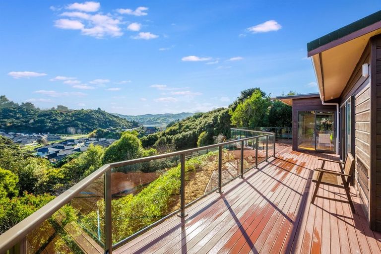 Photo of property in 22 Sailmaker Close, Whitby, Porirua, 5024