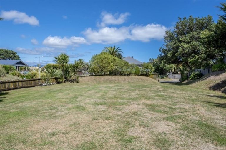 Photo of property in 37 Sarah Street, Waikawa Beach, Manakau, 5573