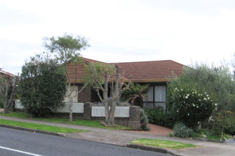 Photo of property in 41 Sunnyview Avenue, Shelly Park, Auckland, 2014