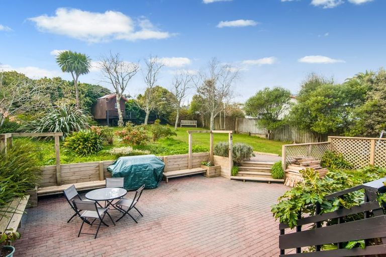 Photo of property in 73 Lantana Road, Green Bay, Auckland, 0604