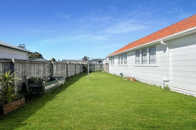 Photo of property in 24 Sare Crescent, Fairfield, Hamilton, 3214
