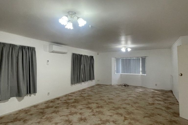 Photo of property in 4 Heversham Place, Glendene, Auckland, 0602