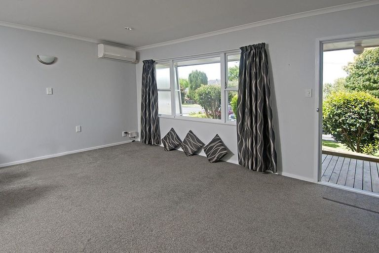 Photo of property in 16 Abel Tasman Avenue, Henderson, Auckland, 0610