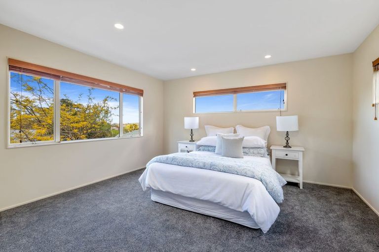 Photo of property in 2/23 Wairau Road, Forrest Hill, Auckland, 0627