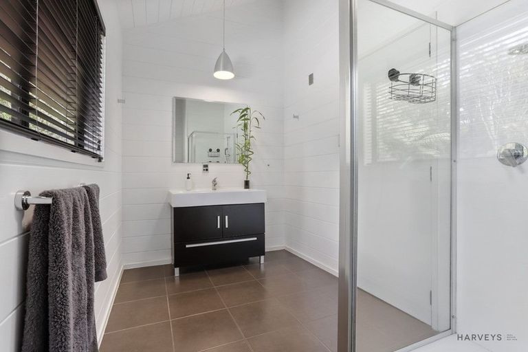 Photo of property in 12 Rimu Road, Oratia, Auckland, 0604