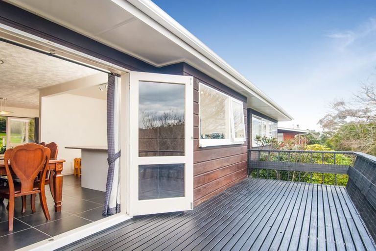 Photo of property in 73 Lantana Road, Green Bay, Auckland, 0604