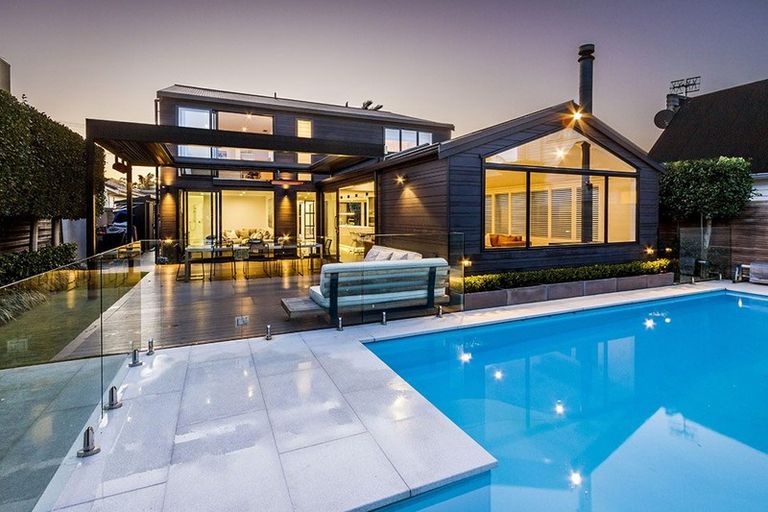 Photo of property in 41 Milford Road, Milford, Auckland, 0620