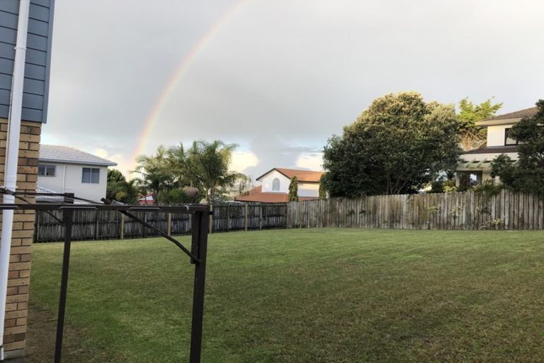 Photo of property in 70 Lagoon Way, West Harbour, Auckland, 0618