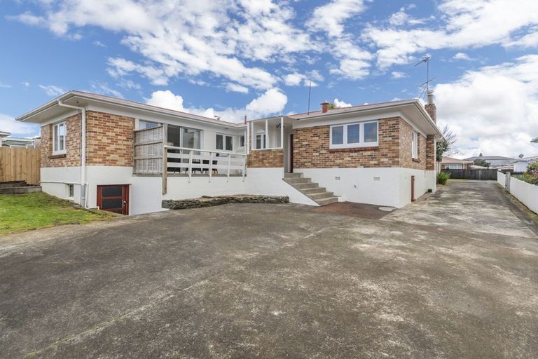 Photo of property in 10 Russell Avenue, Pukekohe, 2120