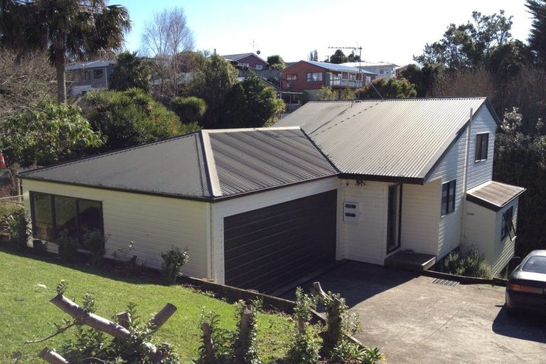 Photo of property in 4 Eastglen Road, Glen Eden, Auckland, 0602