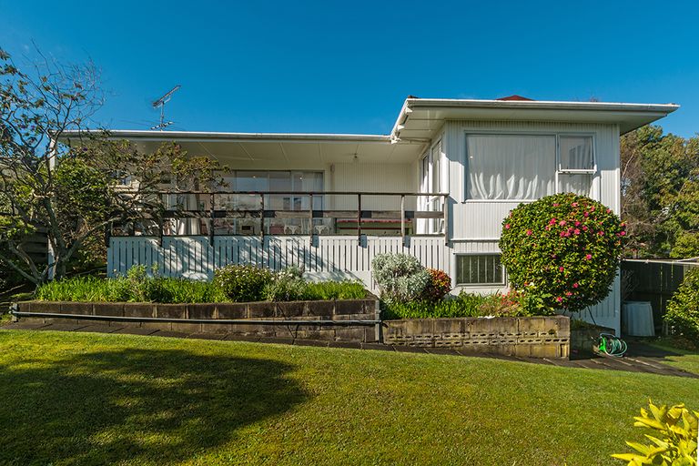 Photo of property in 2/16 Castleton Drive, Howick, Auckland, 2014