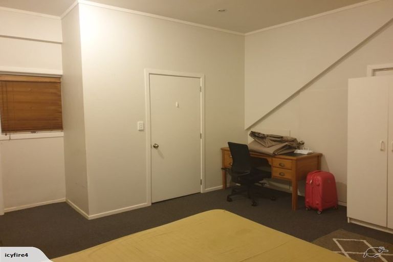 Photo of property in 2/16 Fowler Street, Northcote, Auckland, 0627