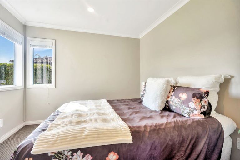 Photo of property in 10 Nirmal Place, Sunnyvale, Auckland, 0612