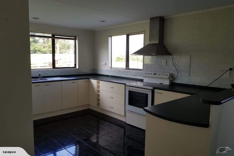 Photo of property in 22 Clay Road, Levin, 5572