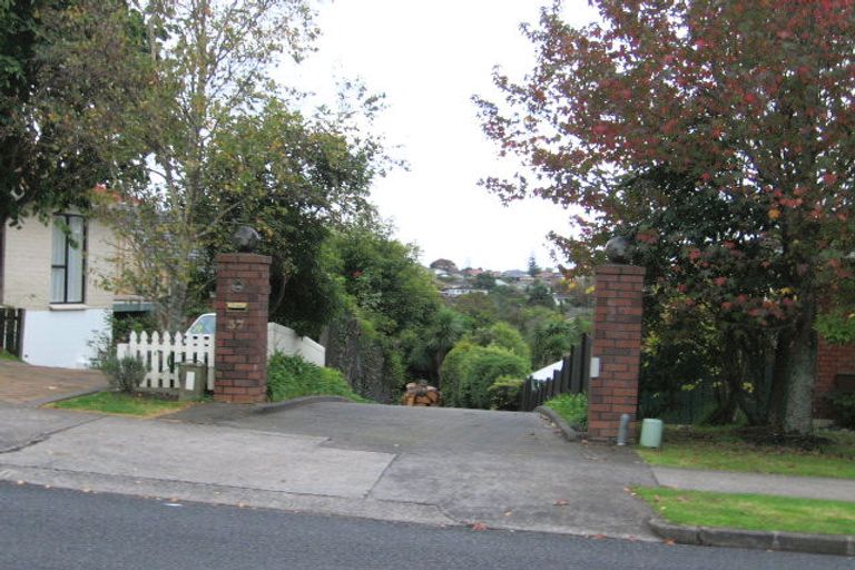 Photo of property in 37 Sunnyview Avenue, Shelly Park, Auckland, 2014