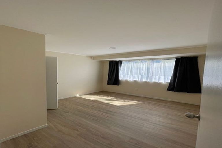 Photo of property in 21 Rhinevale Close, Henderson, Auckland, 0612