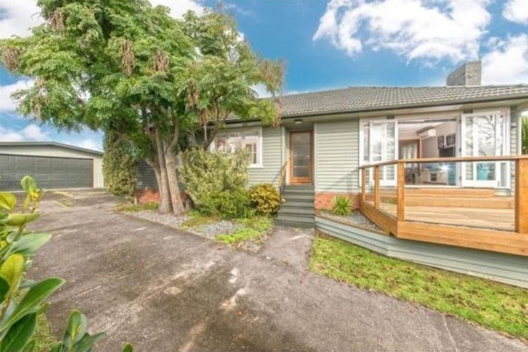 Photo of property in 37 Kervil Avenue, Te Atatu Peninsula, Auckland, 0610