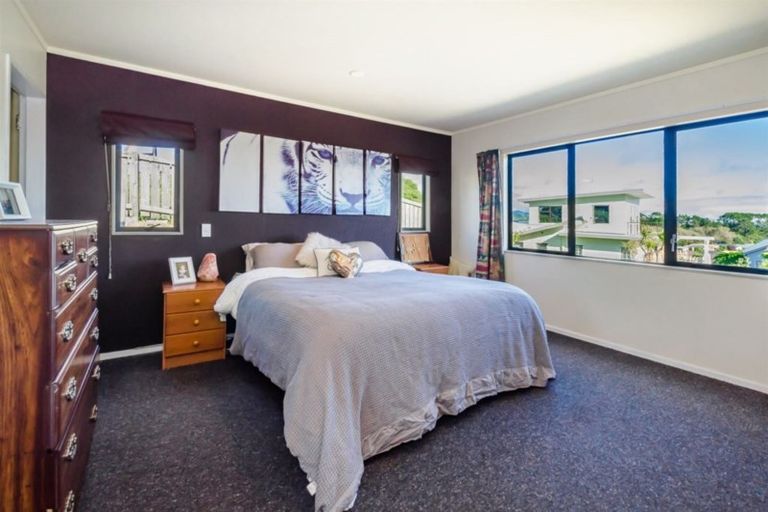 Photo of property in 13 Trig Hill Terrace, Waikanae Beach, Waikanae, 5036
