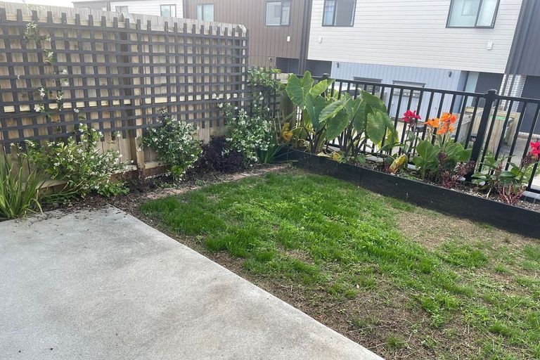 Photo of property in 16 Clay Works Lane, New Lynn, 0600