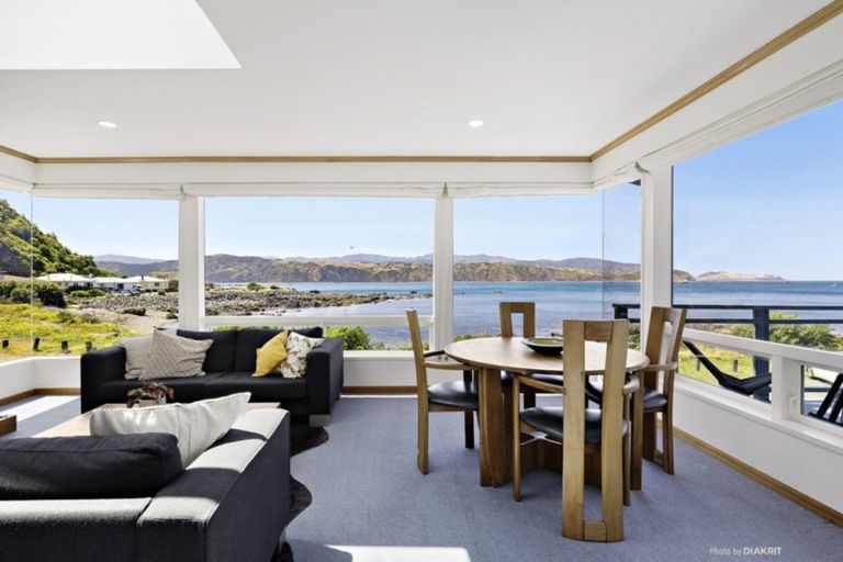Photo of property in 107 Breaker Bay Road, Breaker Bay, Wellington, 6022