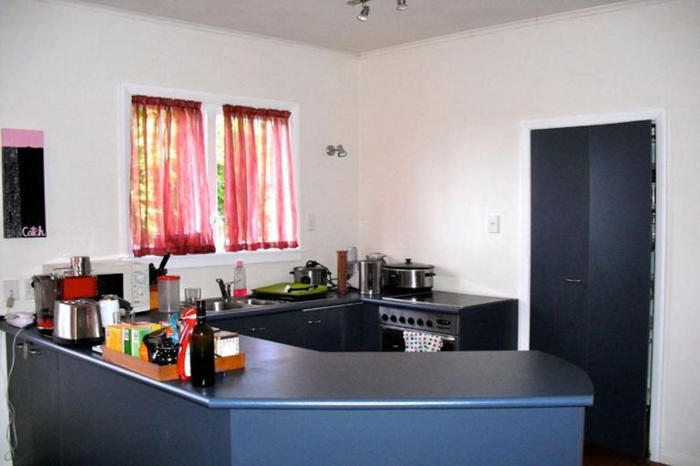 Photo of property in 32 Tirimoana Road, Te Atatu South, Auckland, 0602