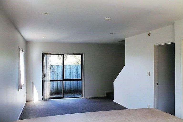 Photo of property in 4/36 West Coast Road, Glen Eden, Auckland, 0602