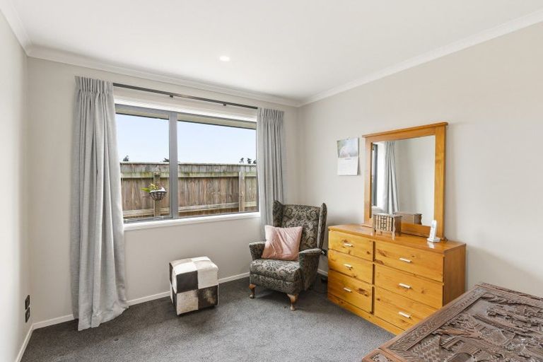 Photo of property in 4 Hawera Avenue, Levin, 5510