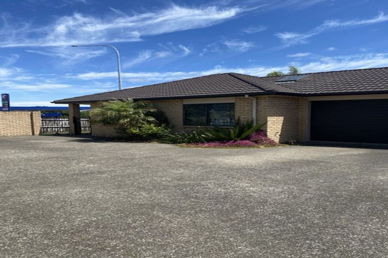 Photo of property in 21 Ballymore Drive, Pinehill, Auckland, 0632