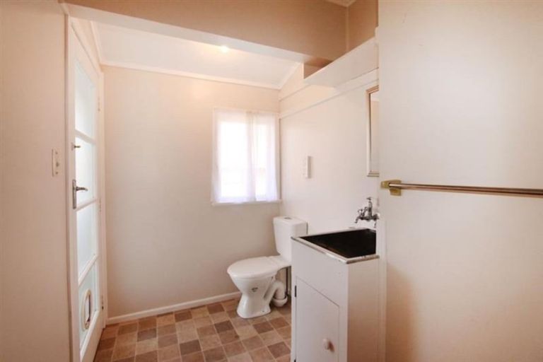 Photo of property in 1/7 The Rosebowl, Sunnyhills, Auckland, 2010