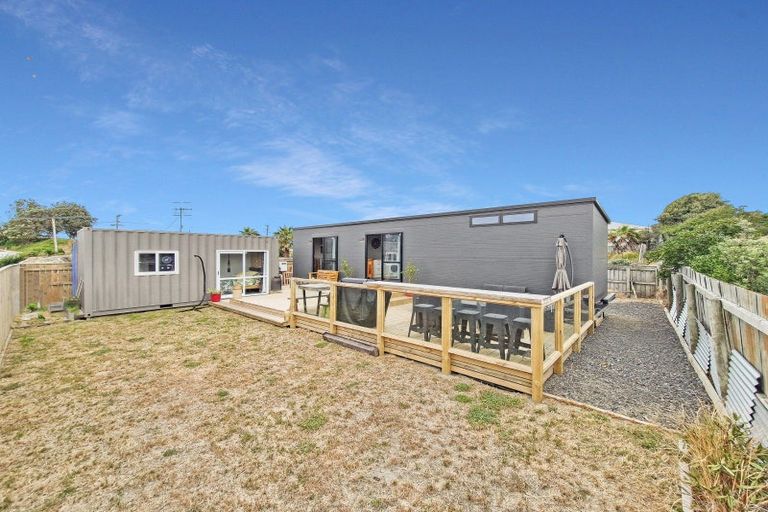 Photo of property in 64 Pratt Avenue, Foxton Beach, Foxton, 4815