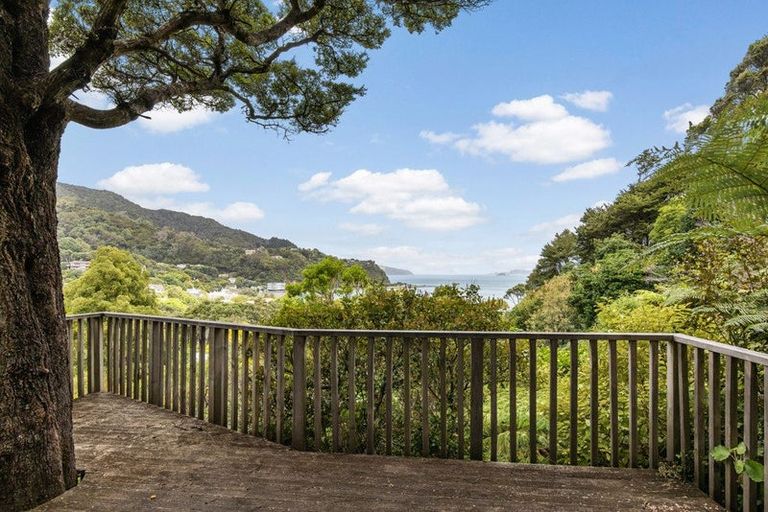 Photo of property in 4 Lady Bell Grove, Lowry Bay, Lower Hutt, 5013