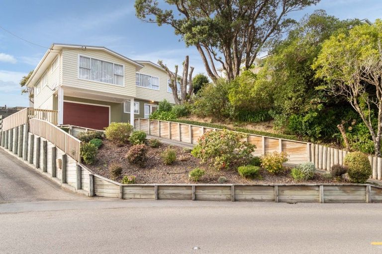 Photo of property in 14 Akatea Road, Korokoro, Lower Hutt, 5012