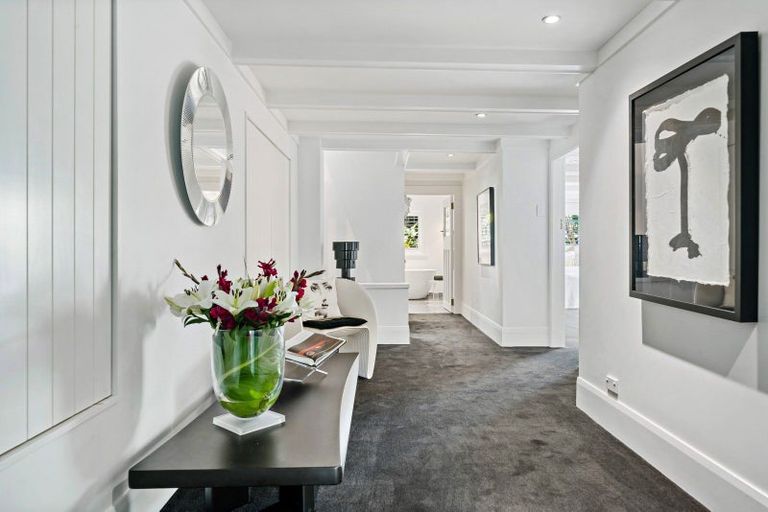 Photo of property in 20 Seabreeze Road, Narrow Neck, Auckland, 0624