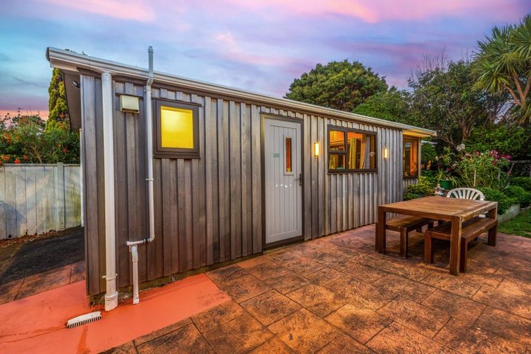 Photo of property in 15 Glamis Avenue, Strathmore Park, Wellington, 6022