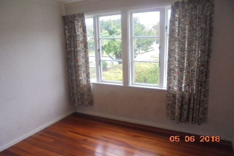 Photo of property in 6 Gibson Crescent, Naenae, Lower Hutt, 5011