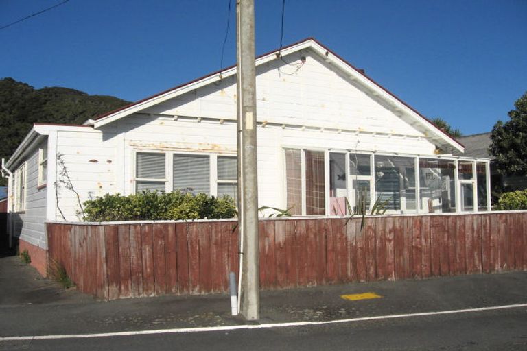Photo of property in 135 Marine Parade, Eastbourne, Lower Hutt, 5013