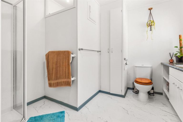 Photo of property in 347a Triangle Road, Massey, Auckland, 0614