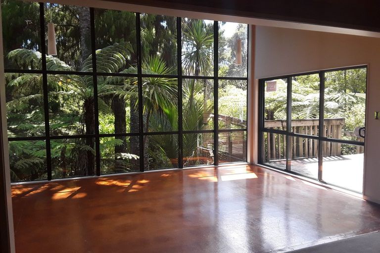 Photo of property in 20 Napuka Road, Henderson Valley, Auckland, 0612