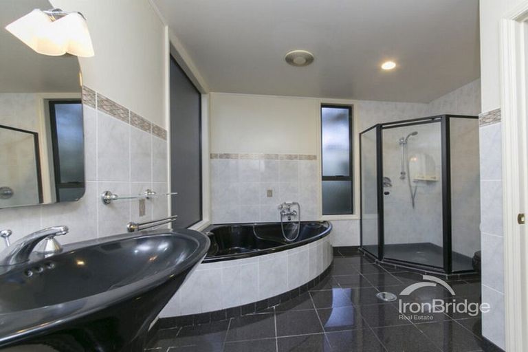 Photo of property in 46-48 Ravenstone Place, Chatswood, Auckland, 0626