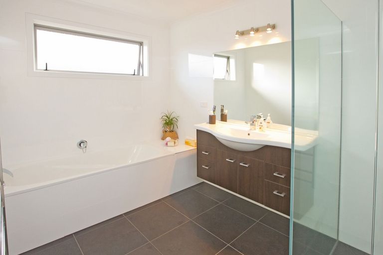 Photo of property in 105 Cashmere Drive, Fitzherbert, Palmerston North, 4410