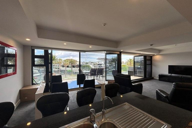 Photo of property in Customhouse Apartments, 314j Maunganui Road, Mount Maunganui, 3116