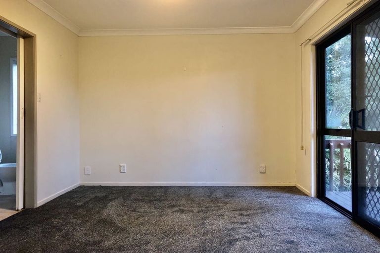 Photo of property in 52 Hiwihau Place, Glenfield, Auckland, 0629