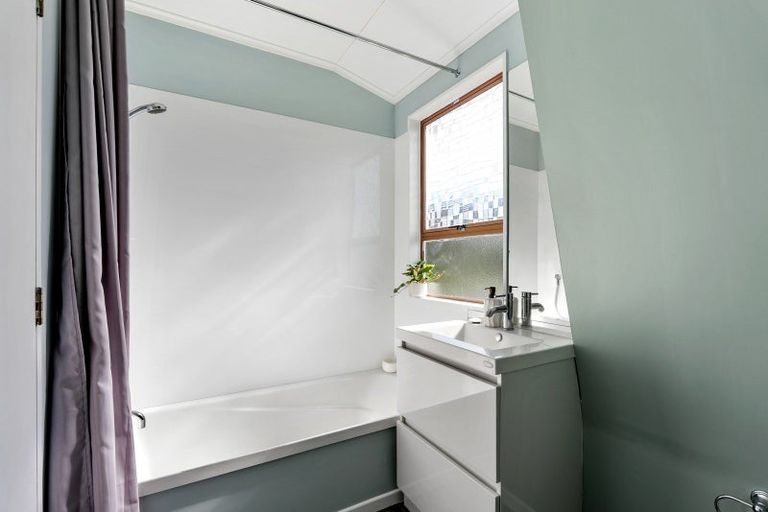 Photo of property in 3a Southern Cross Crescent, Island Bay, Wellington, 6023
