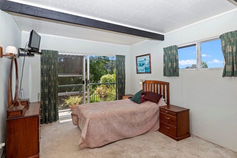 Photo of property in 30 Mountain Road, Henderson Valley, Auckland, 0612