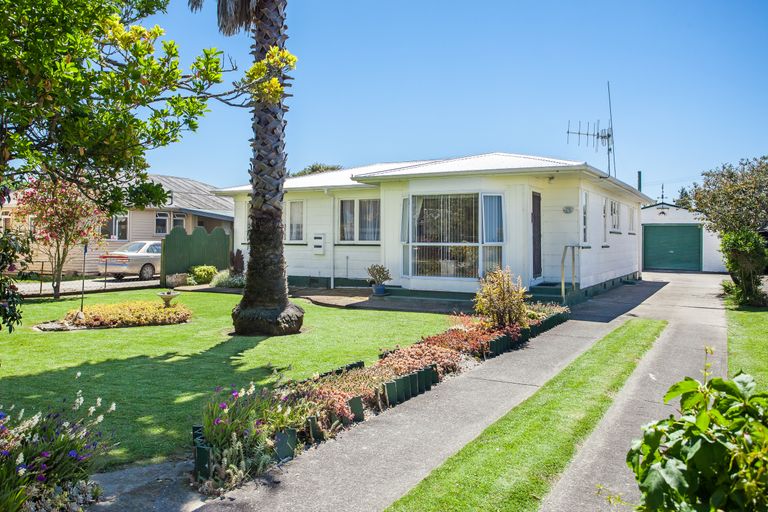 Photo of property in 15 Rimu Street, Edgecumbe, 3120