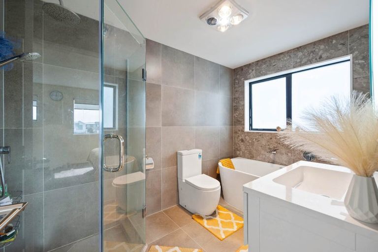 Photo of property in 12 Korowhiti Road, Clarks Beach, 2122