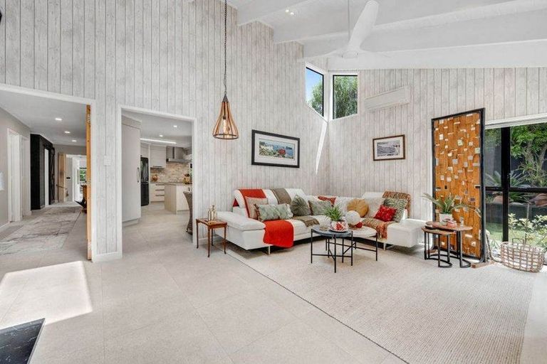 Photo of property in 80a Beach Road, Mellons Bay, Auckland, 2014